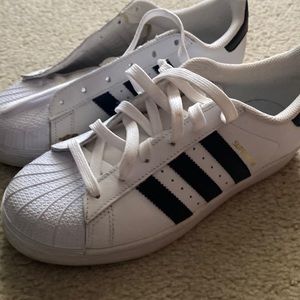 Adidas kids sneakers— very lightly used new white shoelaces will be applied